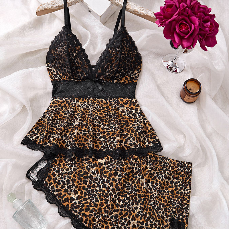 Noctura™ – Lace V-Neck Cami &amp; Shorts Sleepwear Set + 50% OFF